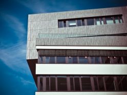 Et moderne trehus.